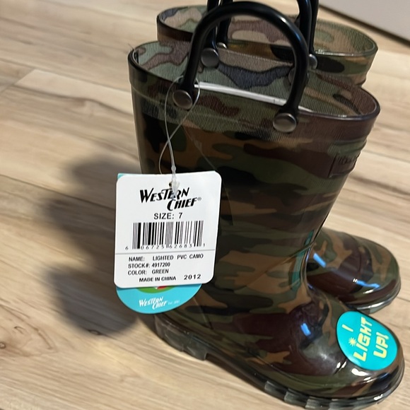 BNWT Western Chief Light Up Rain Boots Toddler Size 7 - Picture 3 of 4